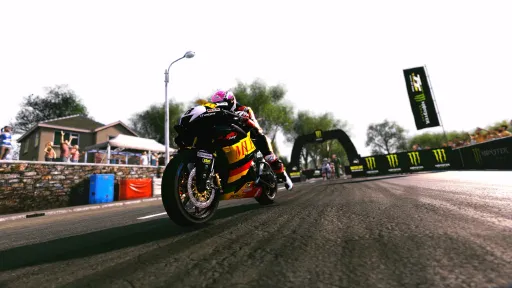 TT Isle Of Man Ride on the Edge 3  screenshot 2